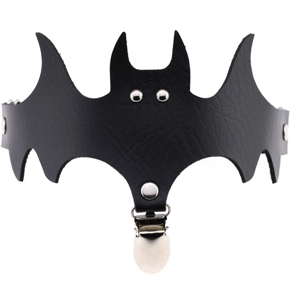 Black Leather Goth Vampire Bat Holster Garter Belt - Picture 2 of 3
